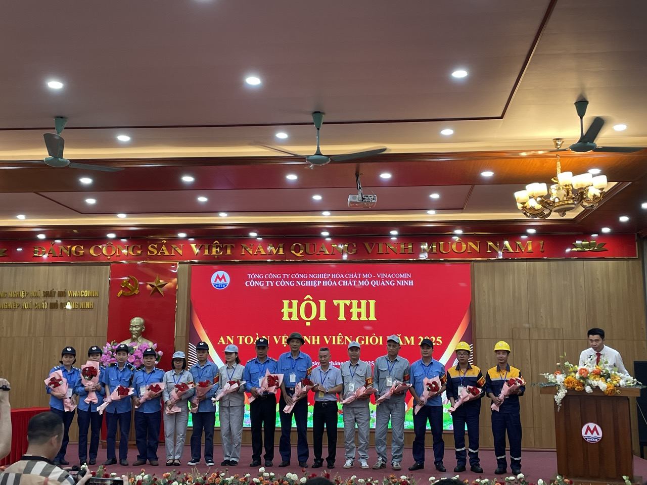 Công ty công nghiệp Hóa chất mỏ Quảng Ninh tổ chức Hội thi an toàn vệ sinh viên giỏi năm 2025