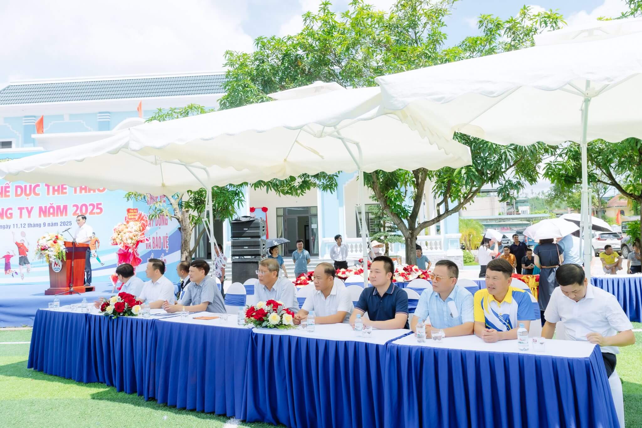 Hội nghị công bố các Quyết định về công tác cán bộ công ty công nghiệp Hóa chất mỏ Quảng Ninh 10