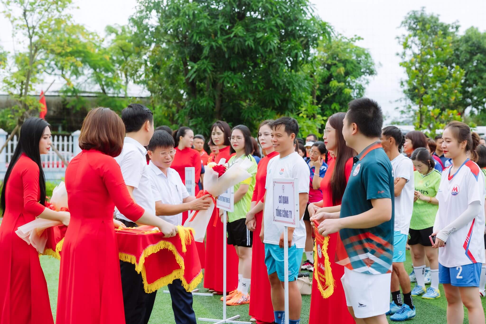 Hội nghị công bố các Quyết định về công tác cán bộ công ty công nghiệp Hóa chất mỏ Quảng Ninh 13